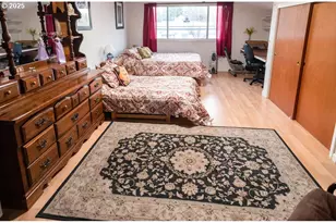 207 W D St, Springfield, OR 97477 - Photo 18