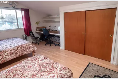 207 W D St, Springfield, OR 97477 - Photo 20
