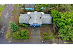 207 W D St, Springfield, OR 97477 - Photo 2