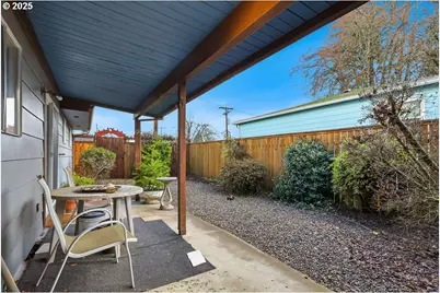 207 W D St, Springfield, OR 97477 - Photo 26