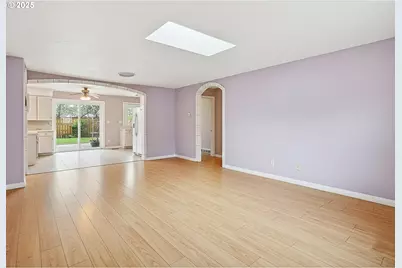 207 W D St, Springfield, OR 97477 - Photo 30