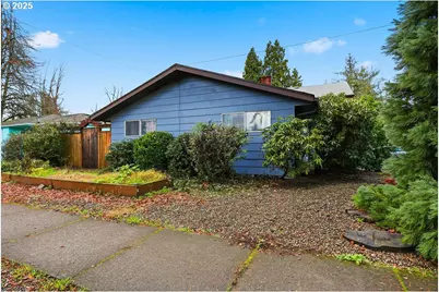 207 W D St, Springfield, OR 97477 - Photo 4