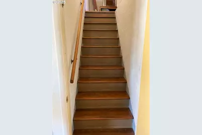 207 W D St, Springfield, OR 97477 - Photo 18
