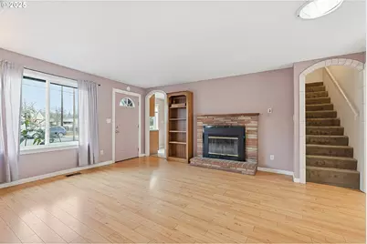 207 W D St, Springfield, OR 97477 - Photo 30