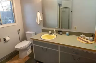 207 W D St, Springfield, OR 97477 - Photo 22