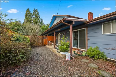 207 W D St, Springfield, OR 97477 - Photo 28