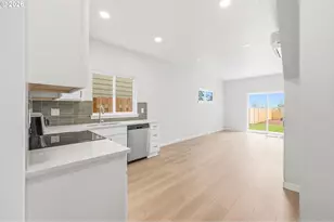 1228 SE 151st Ave, Portland, OR 97233 - Photo 10