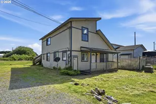 195 17th St SE, Bandon, OR 97411 - Photo 1