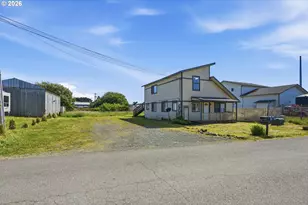 195 17th St SE, Bandon, OR 97411 - Photo 4