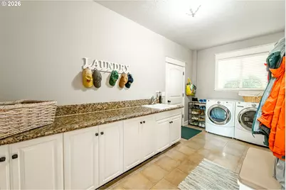 2631 Park Forest Dr, Eugene, OR 97405 - Photo 14