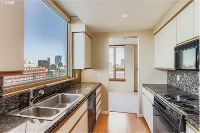 1132 SW 19th Ave #801, Portland, OR 97205 - Photo 14