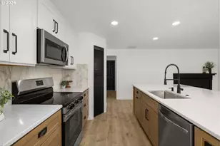 17950 NW Avalon Dr, Portland, OR 97229 - Photo 12