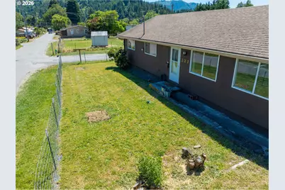 321 W Date St, Powers, OR 97466 - Photo 2