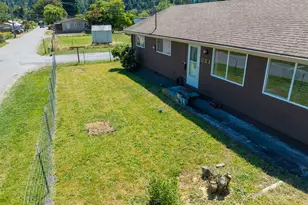 321 W Date St, Powers, OR 97466 - Photo 2