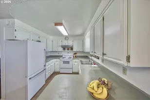 321 W Date St, Powers, OR 97466 - Photo 8