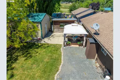 321 W Date St, Powers, OR 97466 - Photo 4