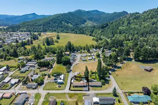 321 W Date St, Powers, OR 97466 - Photo 32