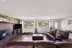 321 W Date St, Powers, OR 97466 - Photo 12
