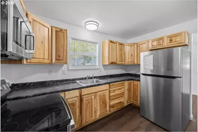 512 NW Cecil Ave, Roseburg, OR 97470 - Photo 8