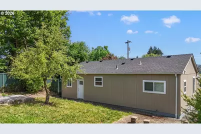 512 NW Cecil Ave, Roseburg, OR 97470 - Photo 20