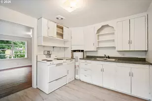 1158 10th Ave, Longview, WA 98632 - Photo 8