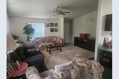 204 Trout Loop, Roseburg, OR 97471 - Photo 4