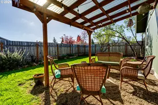 3958 Pam St, Eugene, OR 97402 - Photo 36