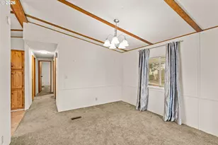 1400 Candlelight Dr, Eugene, OR 97402 - Photo 10