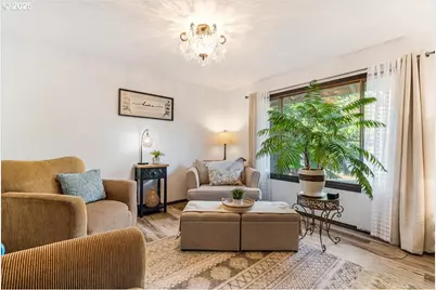 15120 SE Franklin St, Portland, OR 97236 - Photo 6
