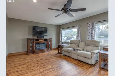 1833 D St, Forest Grove, OR 97116 - Photo 8