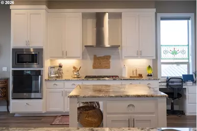 2960 NW Stacie Ct, Roseburg, OR 97471 - Photo 8