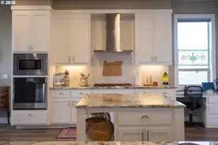 2960 NW Stacie Ct, Roseburg, OR 97471 - Photo 8