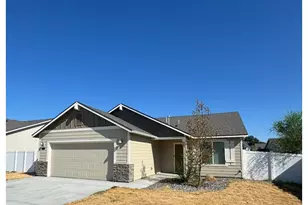 526 W Theater Ln, Hermiston, OR 97838 - Photo 2