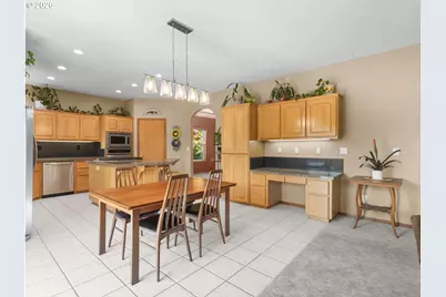 366 SW 37th Cir, Gresham, OR 97080 - Photo 10