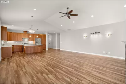 117 NW Canyon Creek Dr, McMinnville, OR 97128 - Photo 6