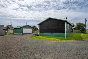 160 NE 20th Ave, Rockaway Beach, OR 97136 - Photo 24