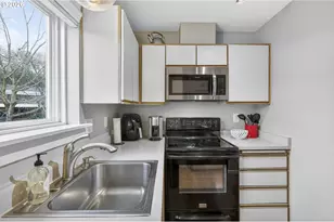 4970 S Landing Dr, Portland, OR 97239 - Photo 12