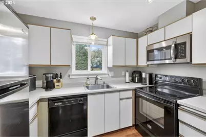 4970 S Landing Dr #304, Portland, OR 97239 - Photo 10