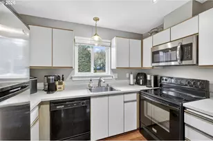 4970 S Landing Dr, Portland, OR 97239 - Photo 10