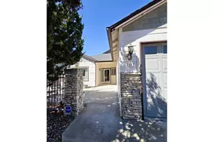 2133 NW Dusk Dr, Hermiston, OR 97838 - Photo 2