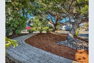 1120 S Columbia St, Seaside, OR 97138 - Photo 8