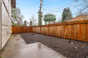 7112 N Richmond Ave, Portland, OR 97203 - Photo 18