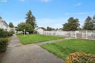 13050 SW 17th St, Beaverton, OR 97008 - Photo 32