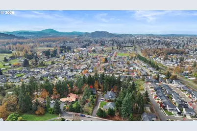 766 S 47th Pl, Springfield, OR 97478 - Photo 38