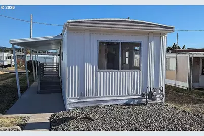 2071 NE Stephens St #D5, Roseburg, OR 97470 - Photo 2