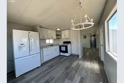 2071 NE Stephens St #D5, Roseburg, OR 97470 - Photo 8