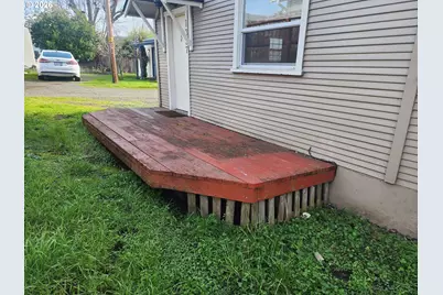 1337 NE Freemont Ave, Roseburg, OR 97470 - Photo 4