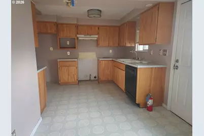 1337 NE Freemont Ave, Roseburg, OR 97470 - Photo 12