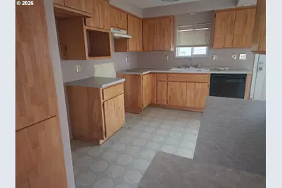 1337 NE Freemont Ave, Roseburg, OR 97470 - Photo 10