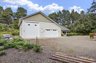 87991 Woodlands Dr, Florence, OR 97439 - Photo 2